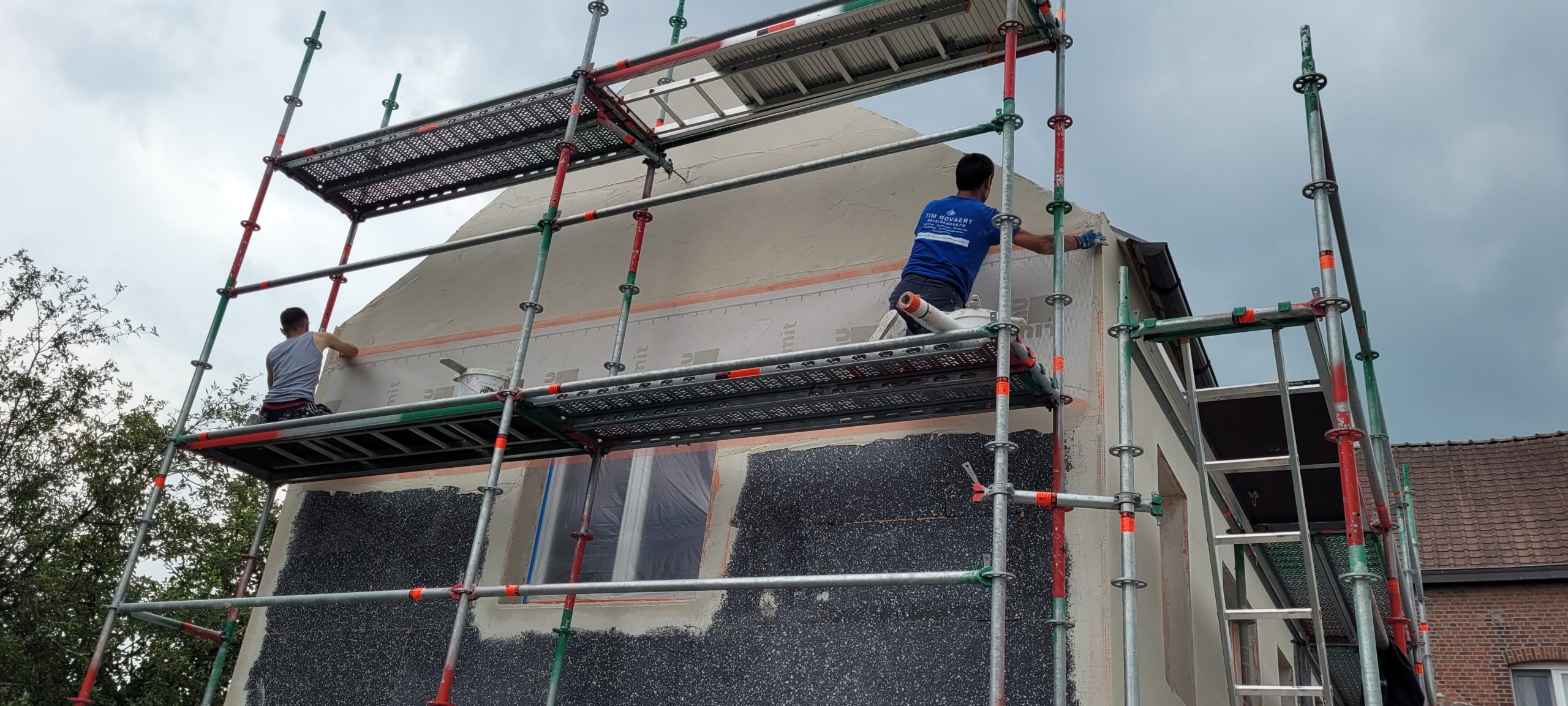 Bajabouw gevelisolatie, crepi en totaalrenovatie te Dendermonde